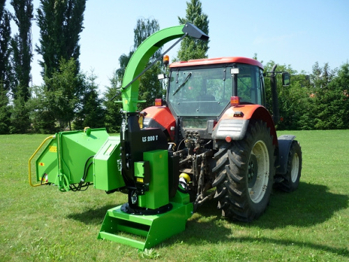 Измельчитель веток и сучьев Laski LS 200T PTO