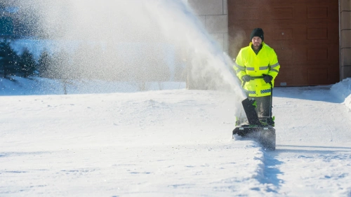 Снегоуборщик аккумуляторный Greenworks 82SN22